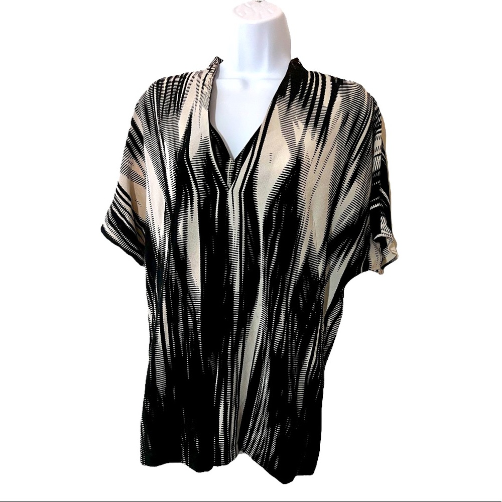 Short Sleeve Black & Cream Patterned Blouse - Size Medium